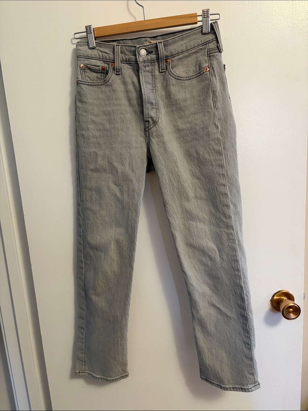 Levi’s wedgie straight jeans in grey size 26